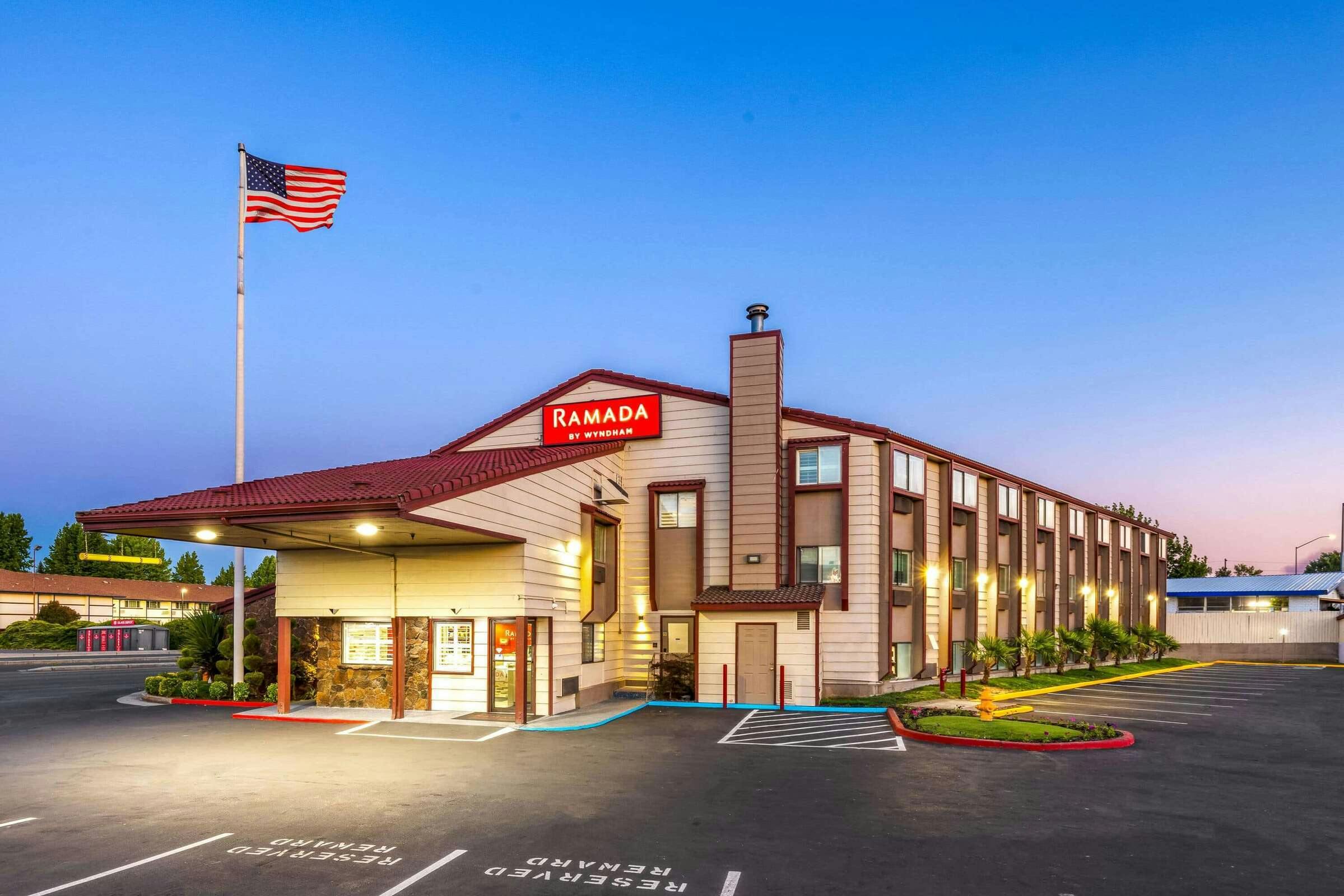 Hotel Ramada Medford Airport North photo 1