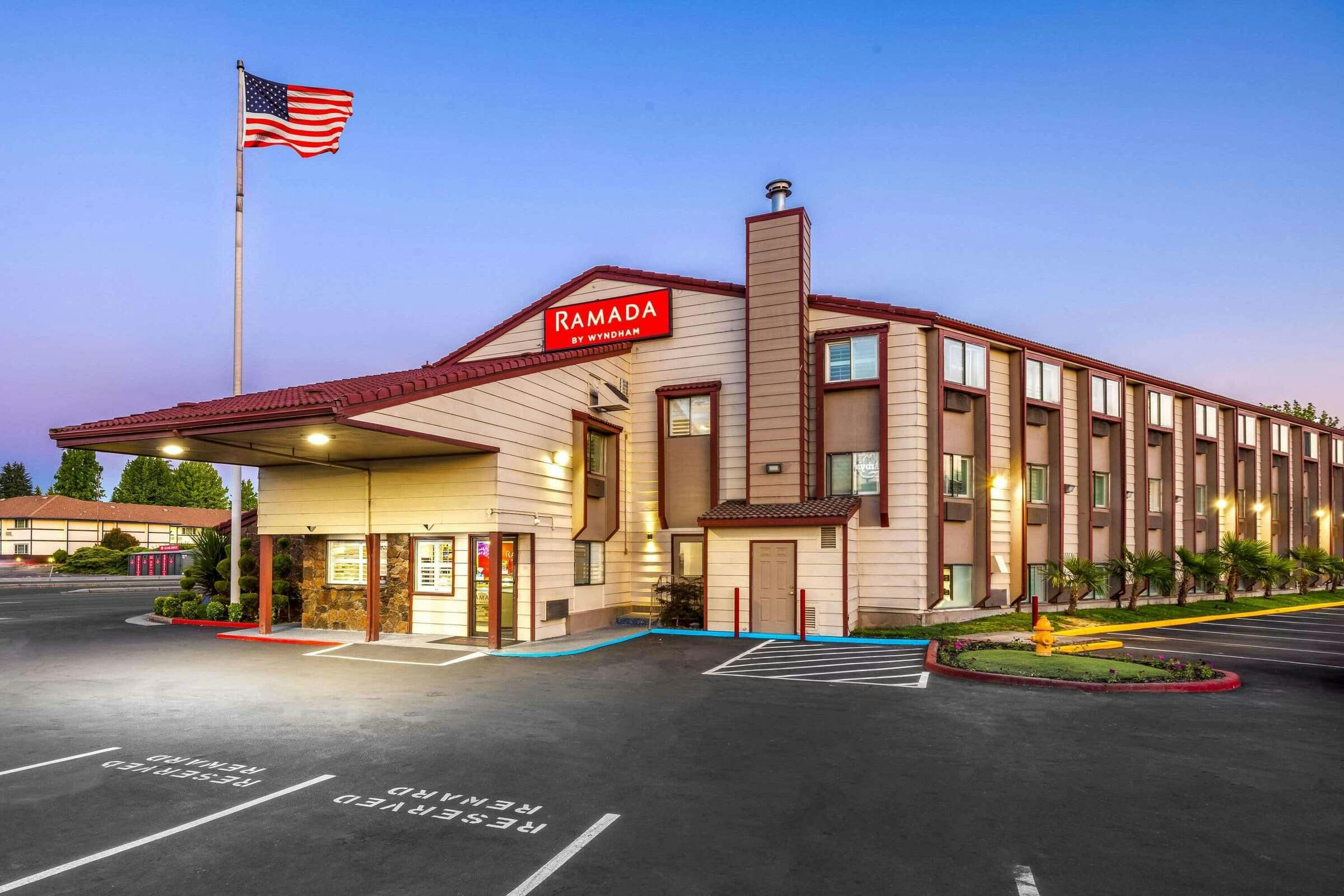 Hotel Ramada Medford Airport North photo 2