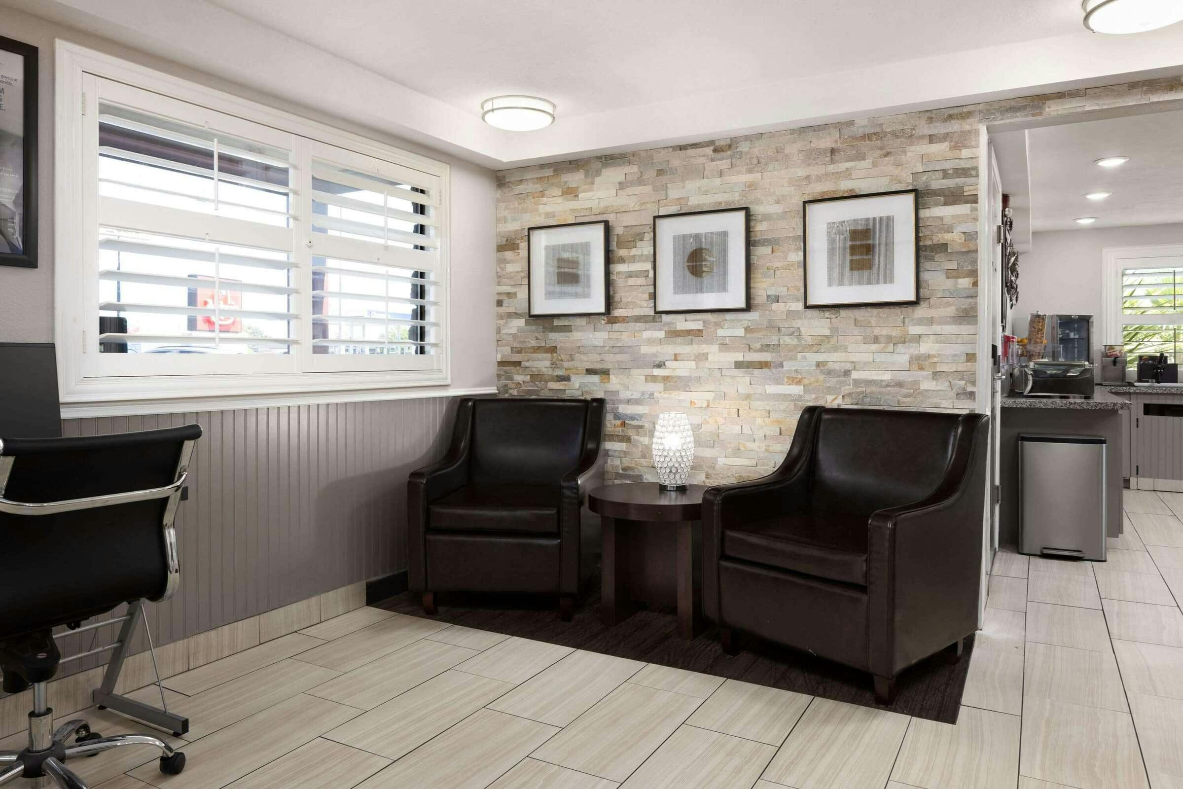 Hotel Ramada Medford Airport North photo 4