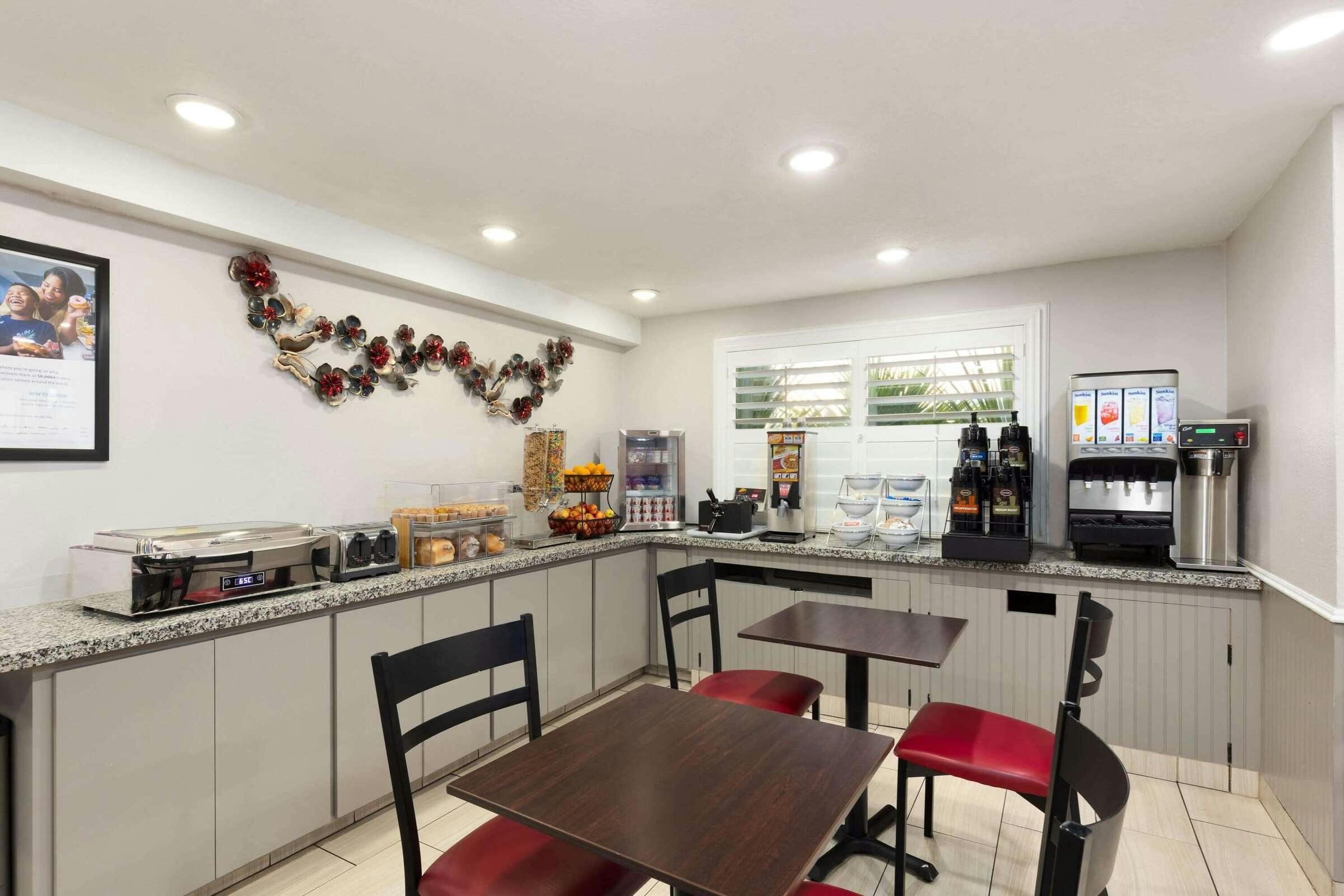 Hotel Ramada Medford Airport North photo 5