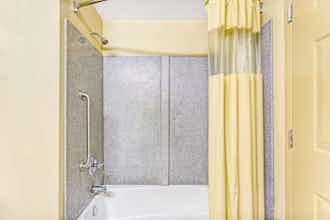 Hotel DI Suites Jeffersonville IN photo 2