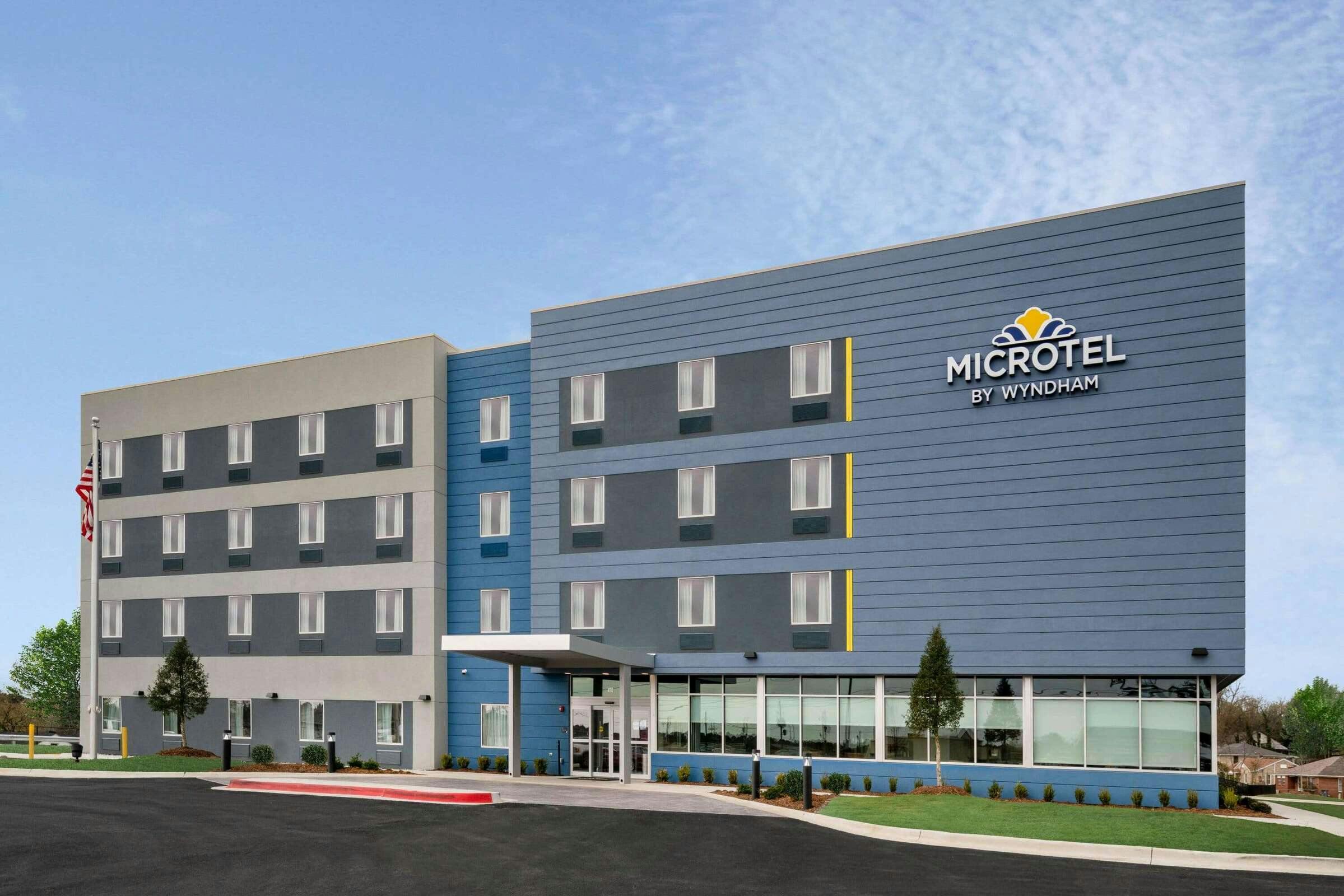 Hotel Microtel Inn & Suites by Wyndham Hot Springs photo 2