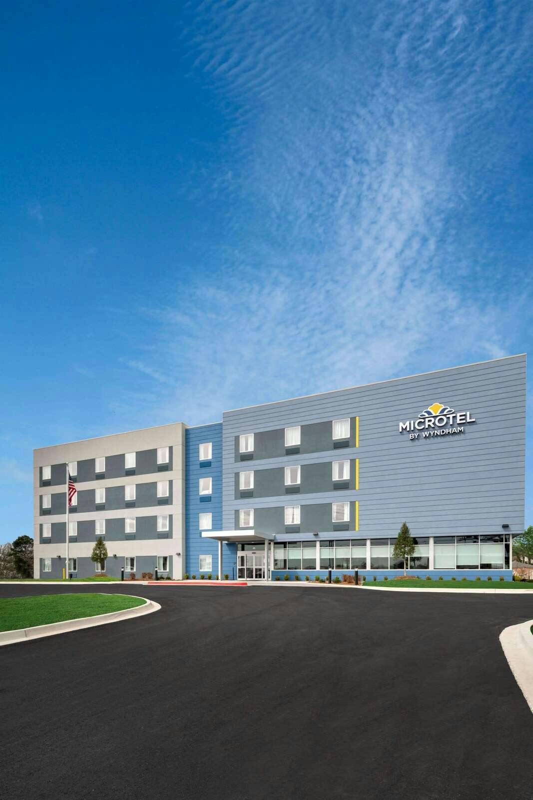 Hotel Microtel Inn & Suites by Wyndham Hot Springs photo 3