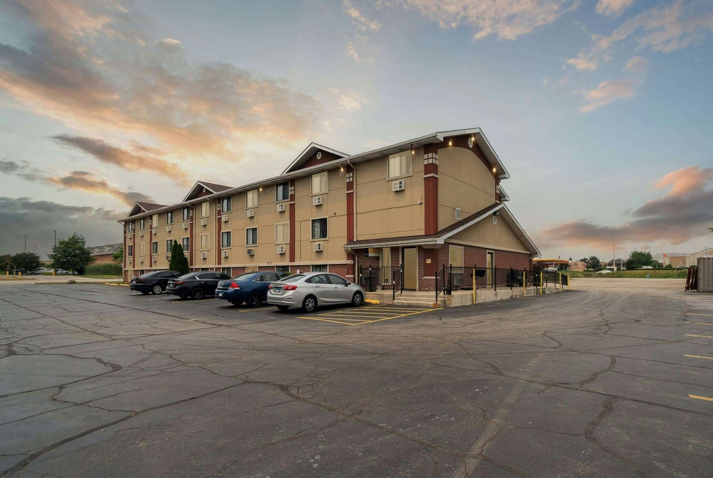 Hotel Super 8 Kenosha photo 1