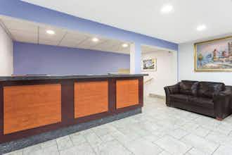Hotel Super 8 Kenosha photo 2