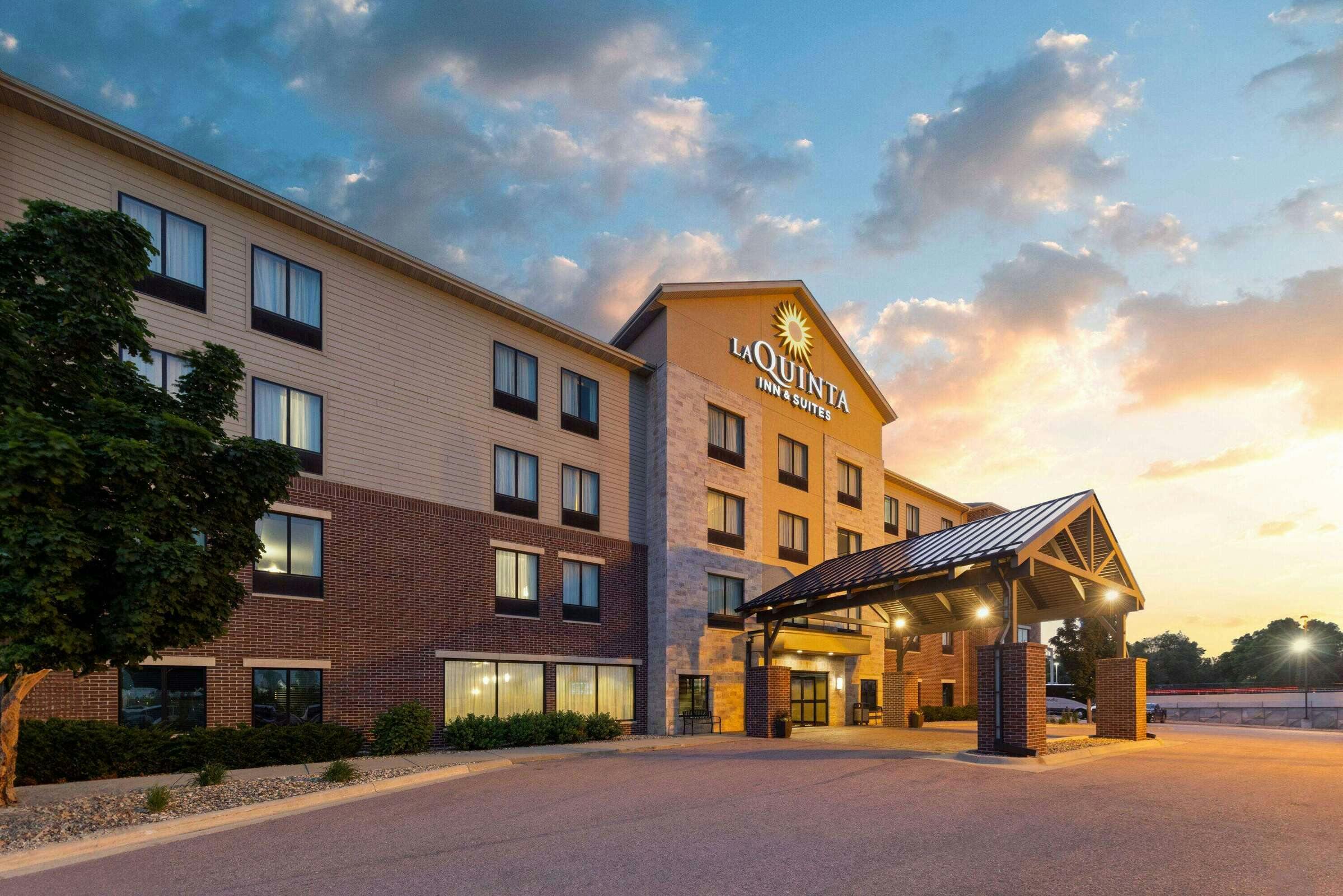 Hotel La Quinta Inn & Suites by Wyndham Sioux Falls photo 1