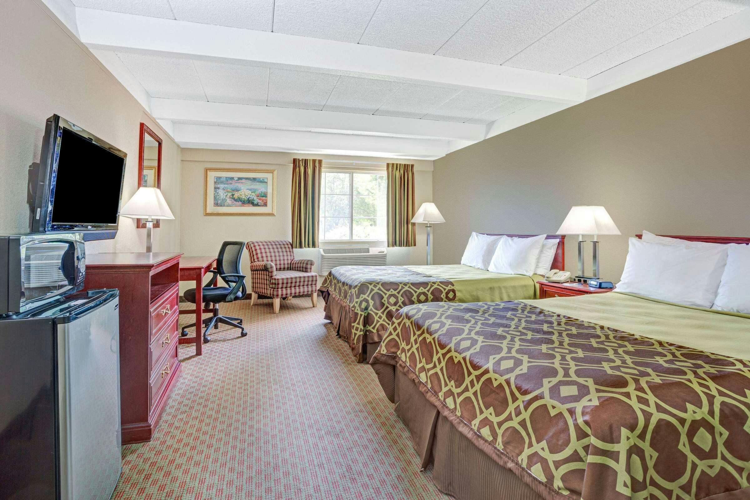 Hotel Travelodge Iowa City photo 2