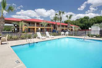 Hotel Super 8 Defuniak Springs photo 2