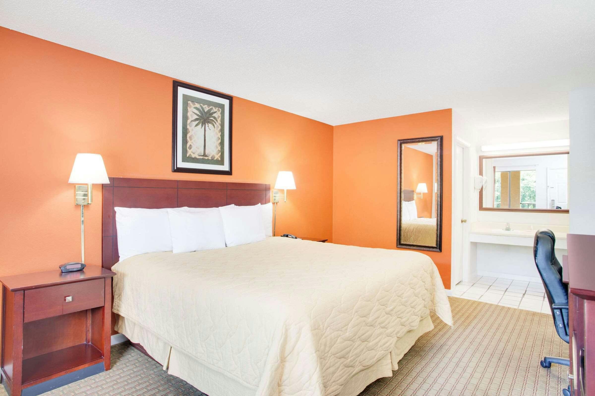 Hotel Super 8 by Wyndham Defuniak Springs photo 3