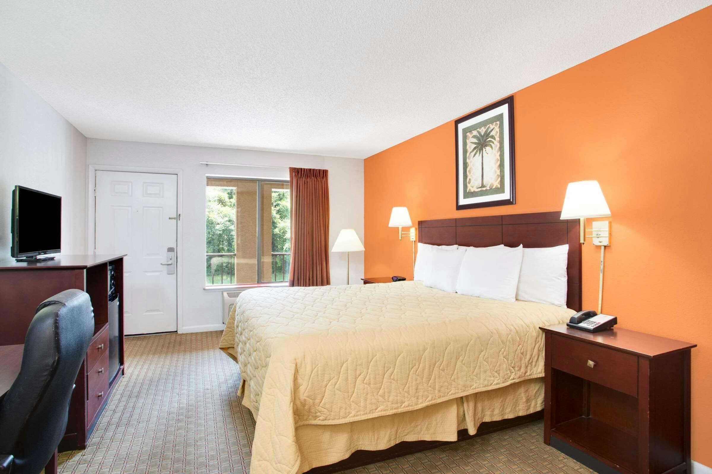 Hotel Super 8 by Wyndham Defuniak Springs photo 5