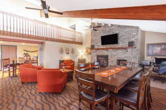 Hotel AmericInn by Wyndham St. Cloud MN I-94 photo 2
