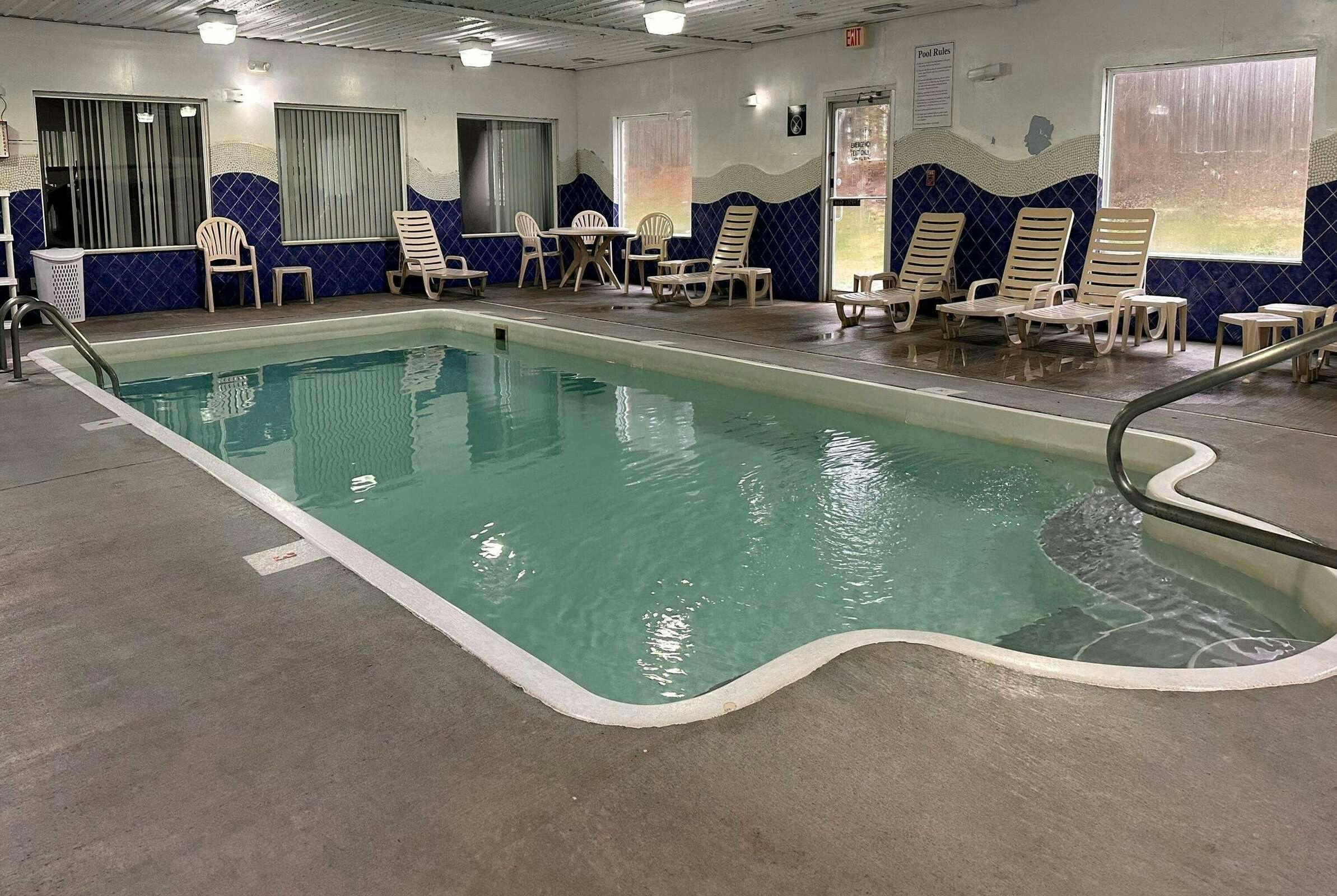 Hotel Baymont Noblesville photo 2