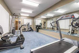 Hotel Baymont Noblesville photo 4