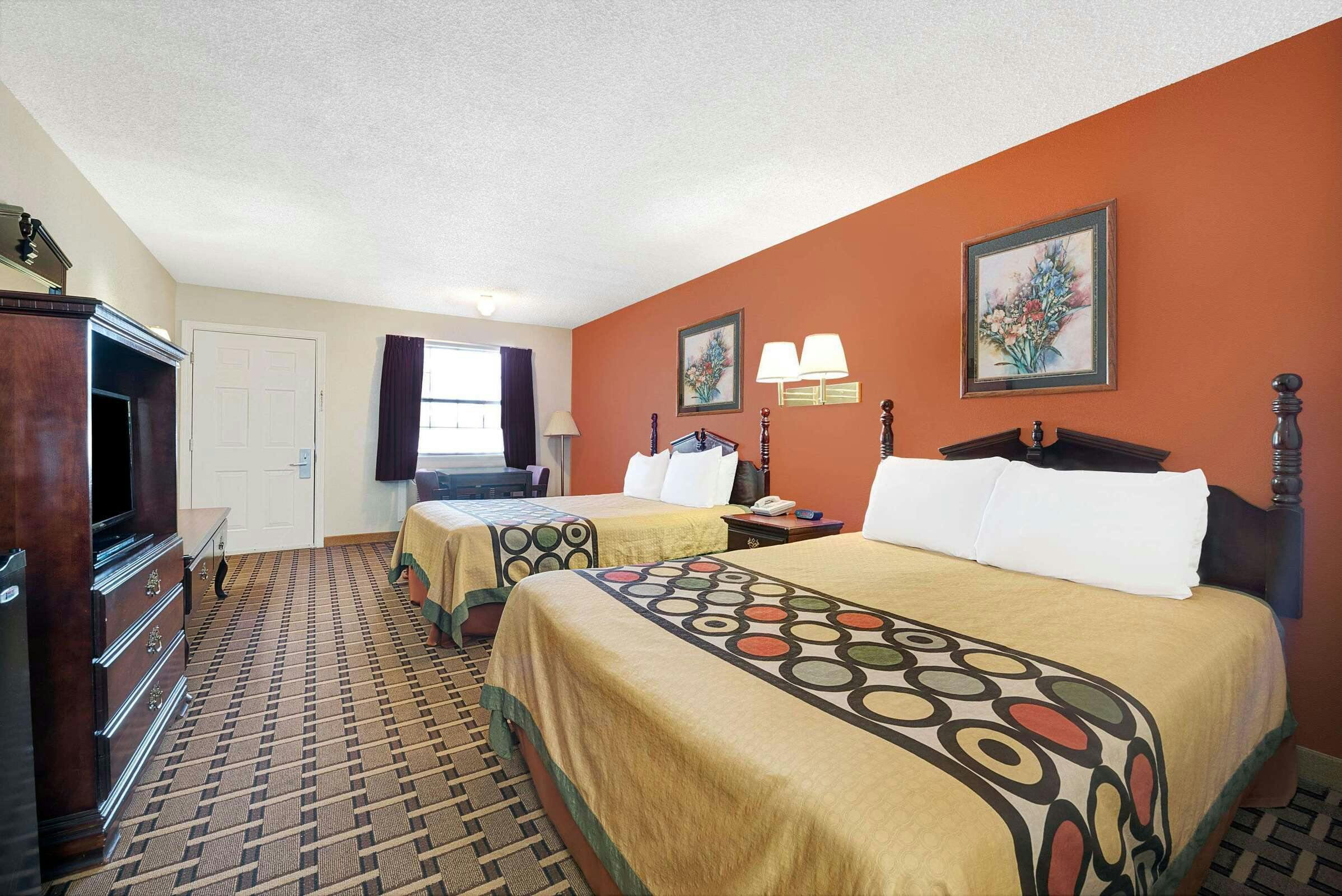 Hotel Super 8 by Wyndham Dallas South photo 1