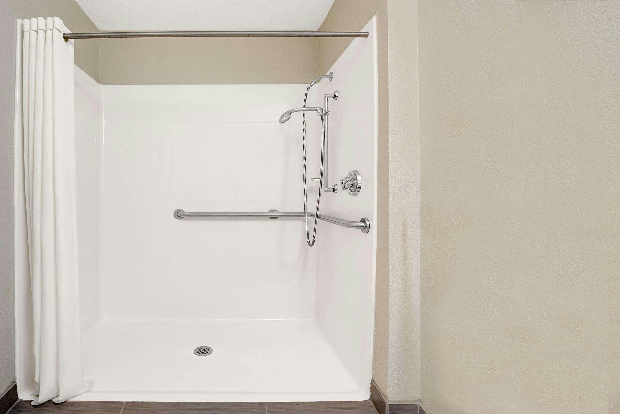 Hotel Super 8 by Wyndham Dallas South photo 3