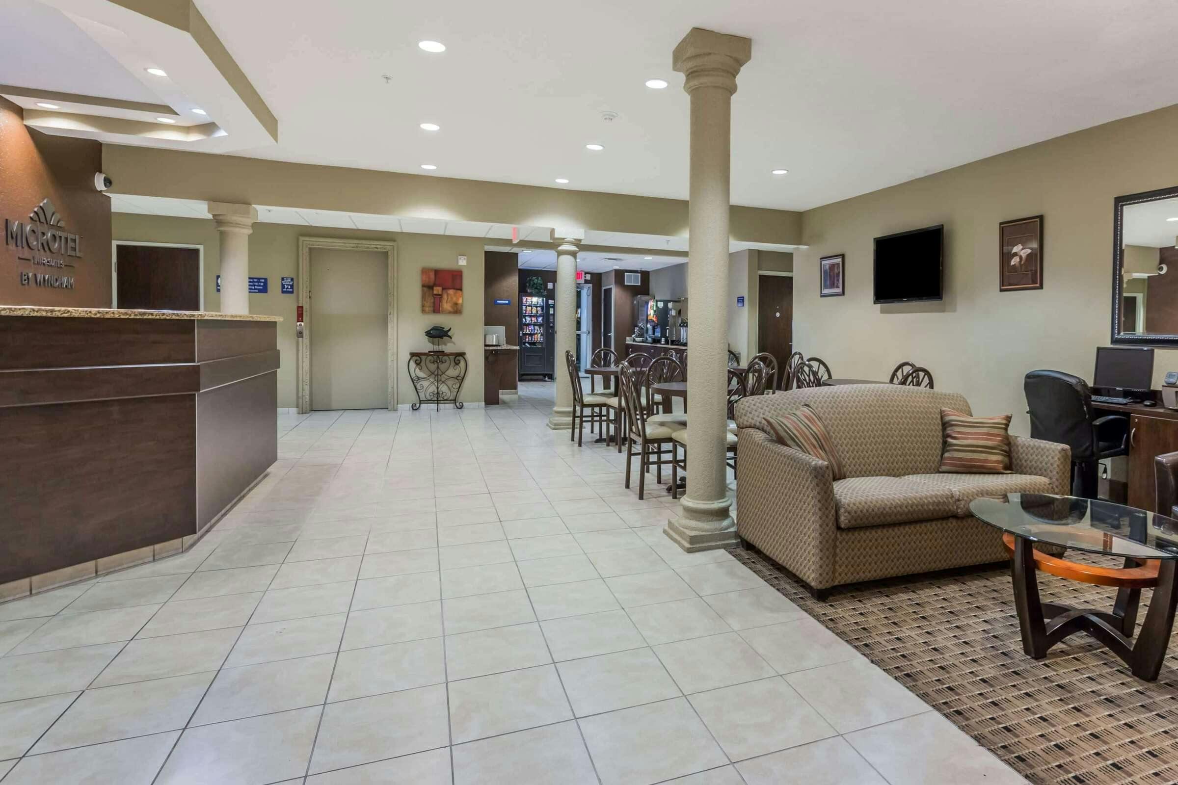 Hotel Microtel Inn & Suites by Wyndham Jacksonville Airport photo 2