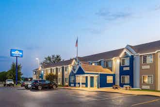 Hotel MTL by WY Janesville photo 2
