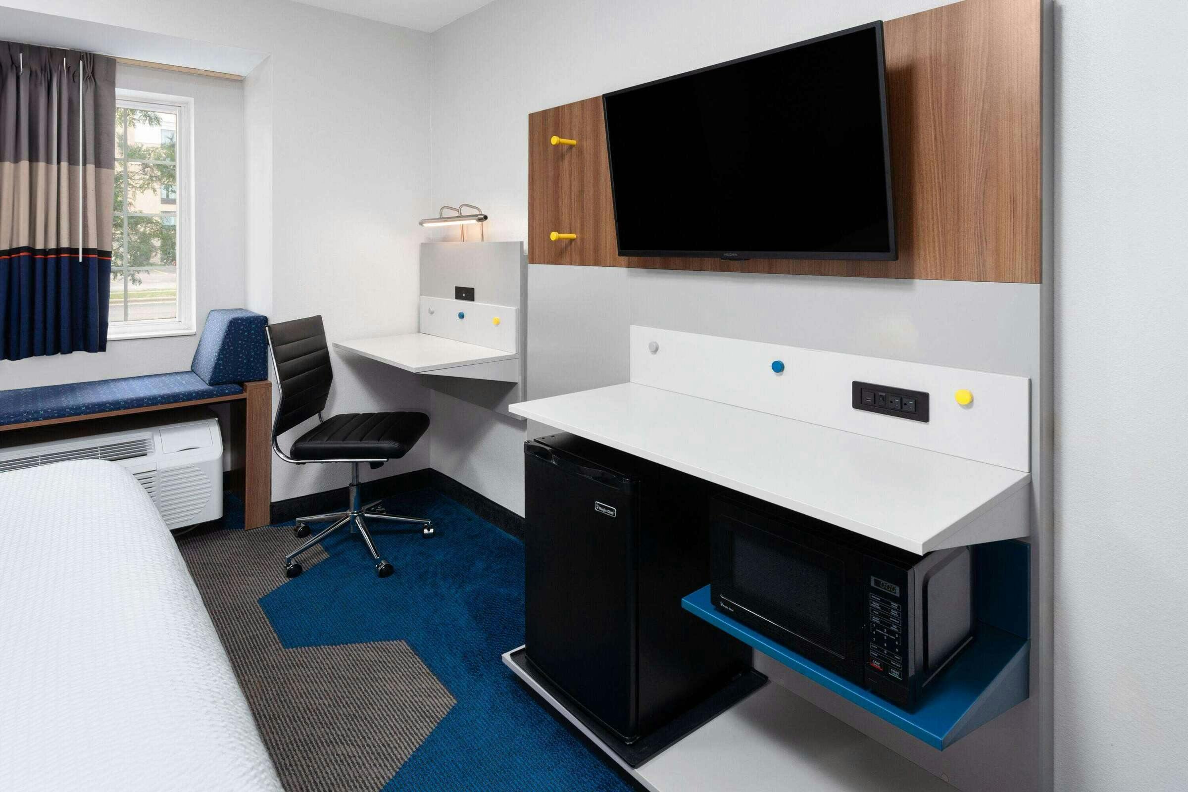 Hotel MTL by WY Janesville photo 5