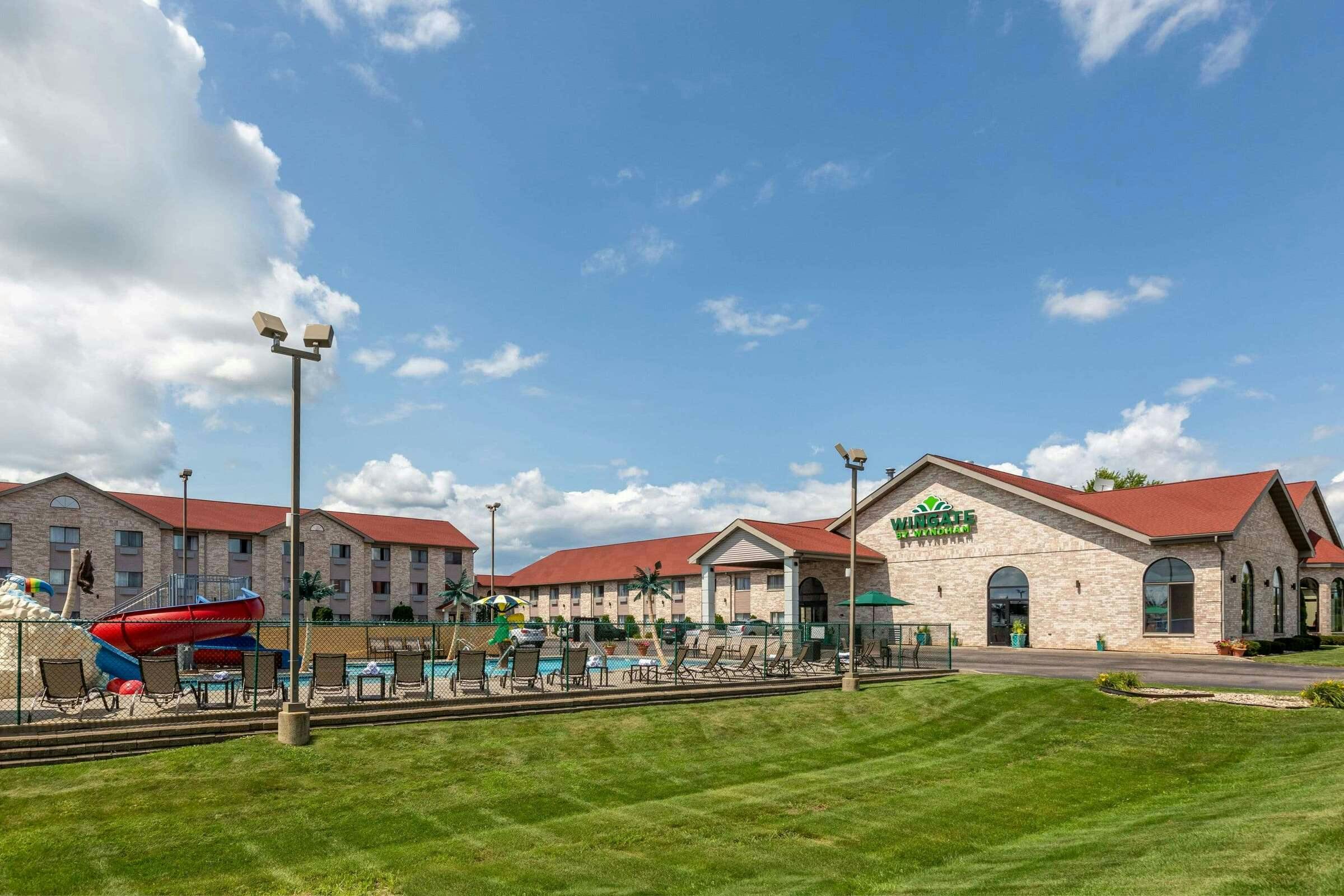 Hotel Wingate by Wyndham - Wisconsin Dells photo 1