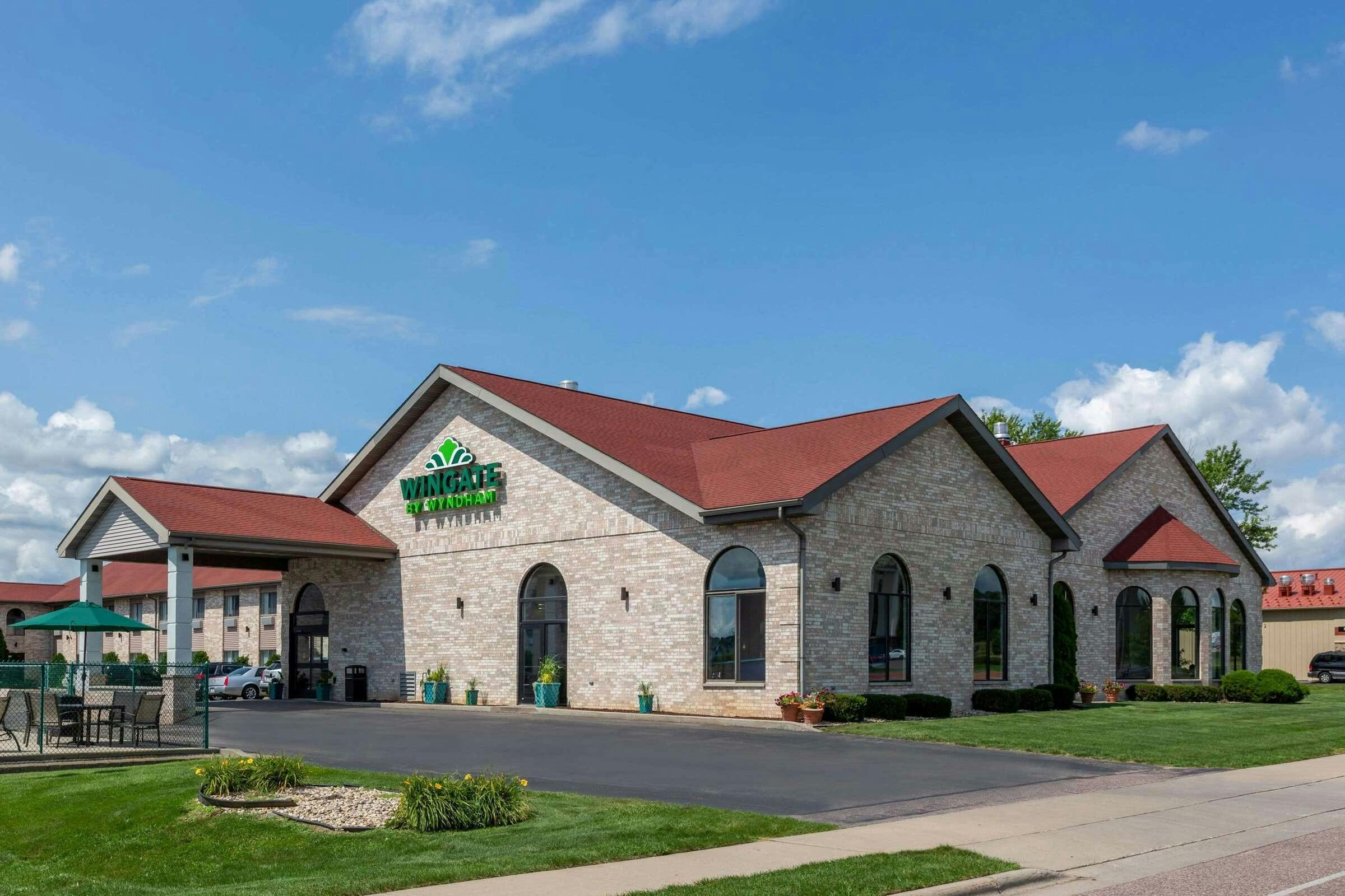 Hotel Wingate by Wyndham - Wisconsin Dells photo 2