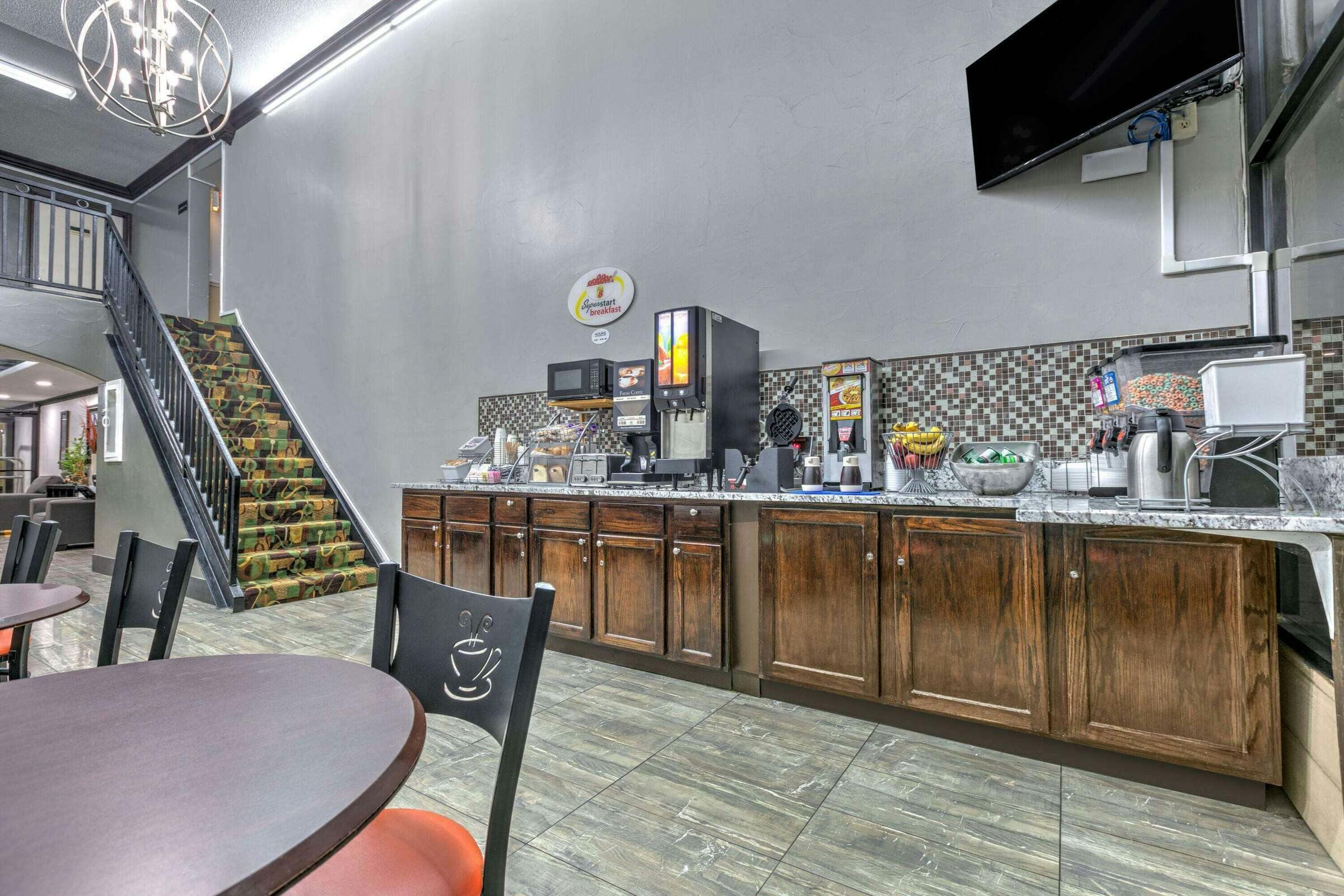 Super 8 by Wyndham Grand Prairie North