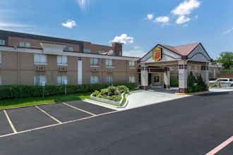 Hotel Super 8 by Wyndham Grand Prairie North photo 2