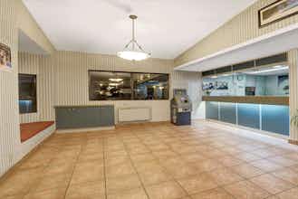Hotel Super 8 Niagara Falls North photo 3