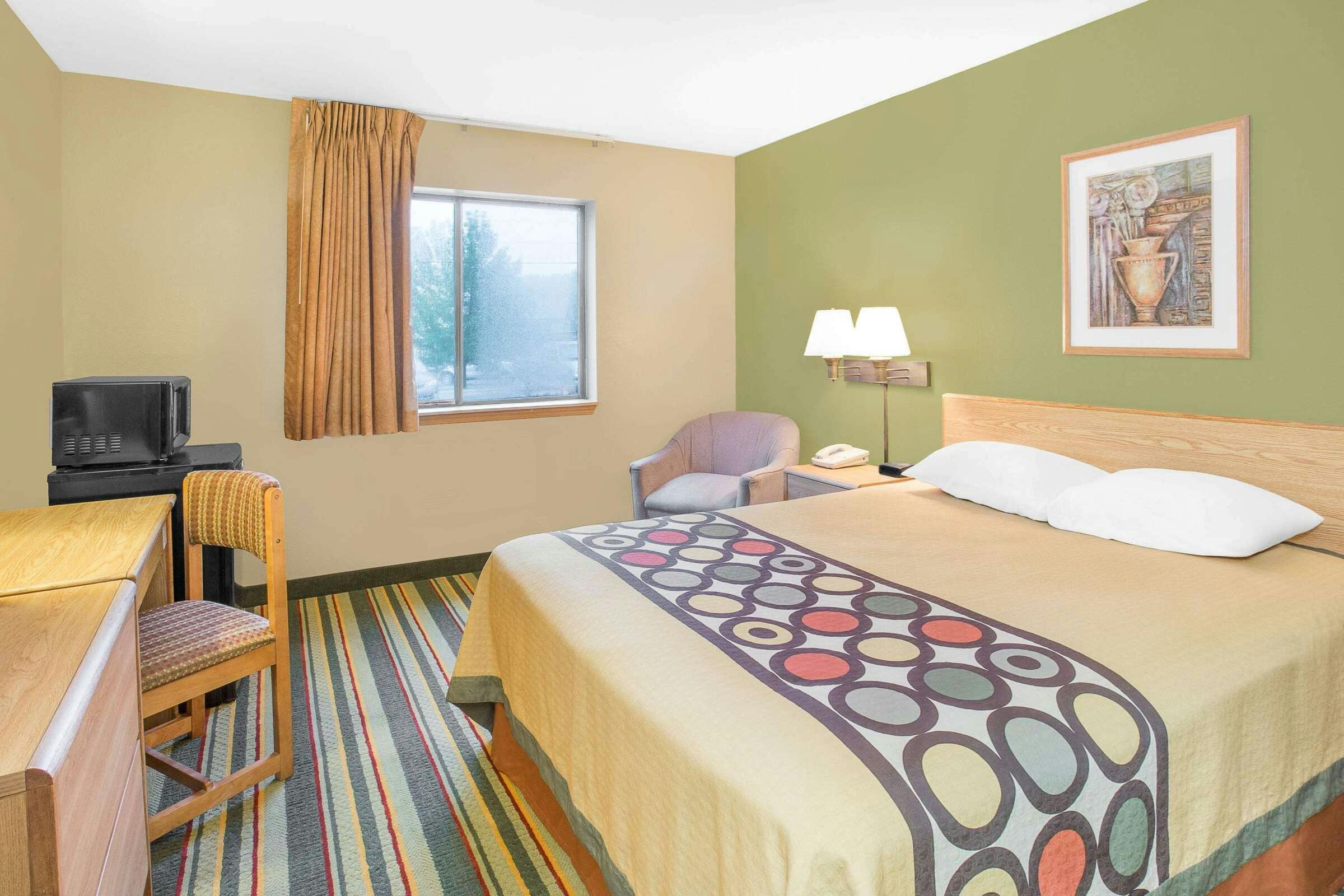 Hotel Super 8 by Wyndham East Moline photo 2