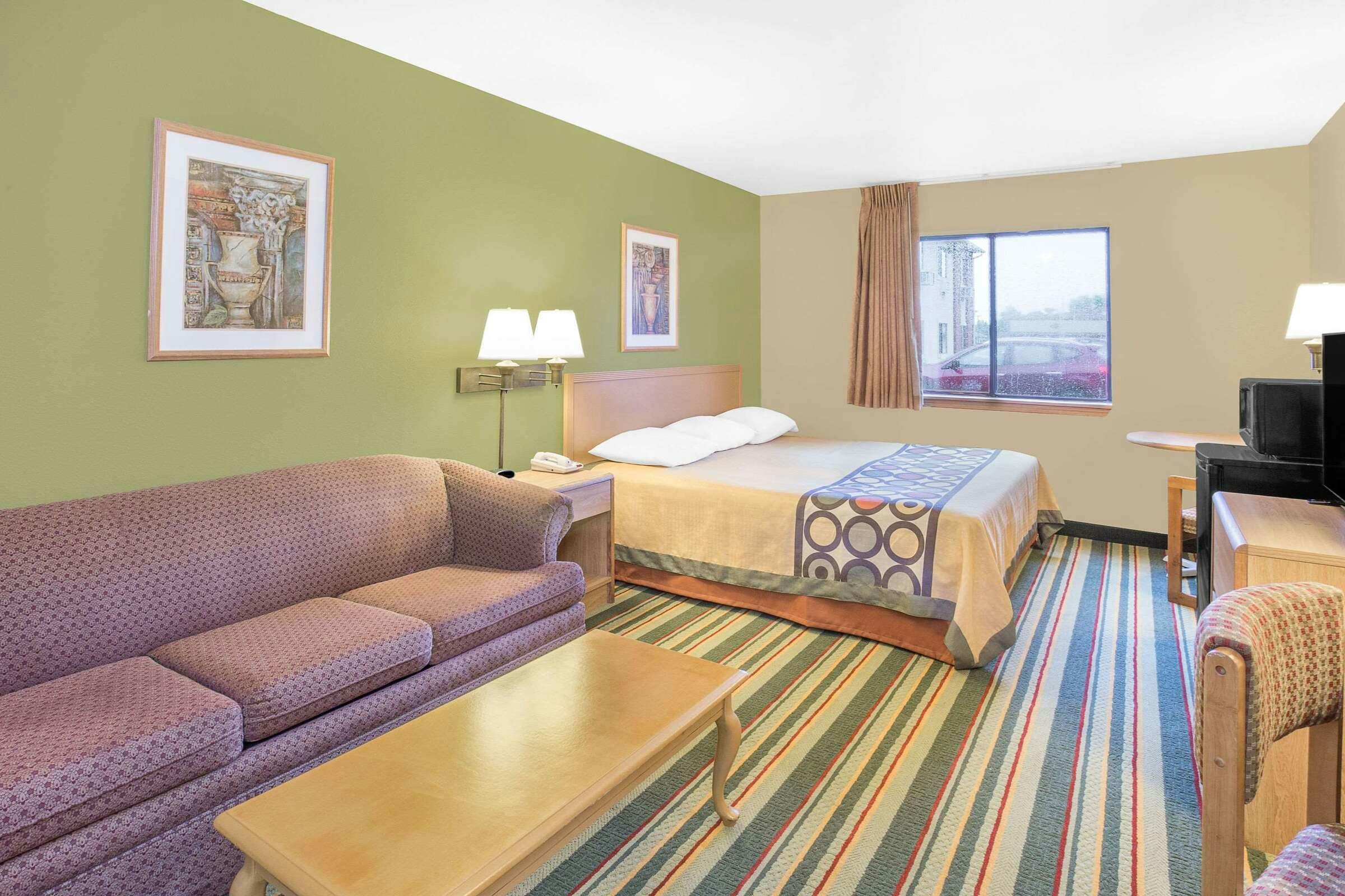 Hotel Super 8 by Wyndham East Moline photo 5