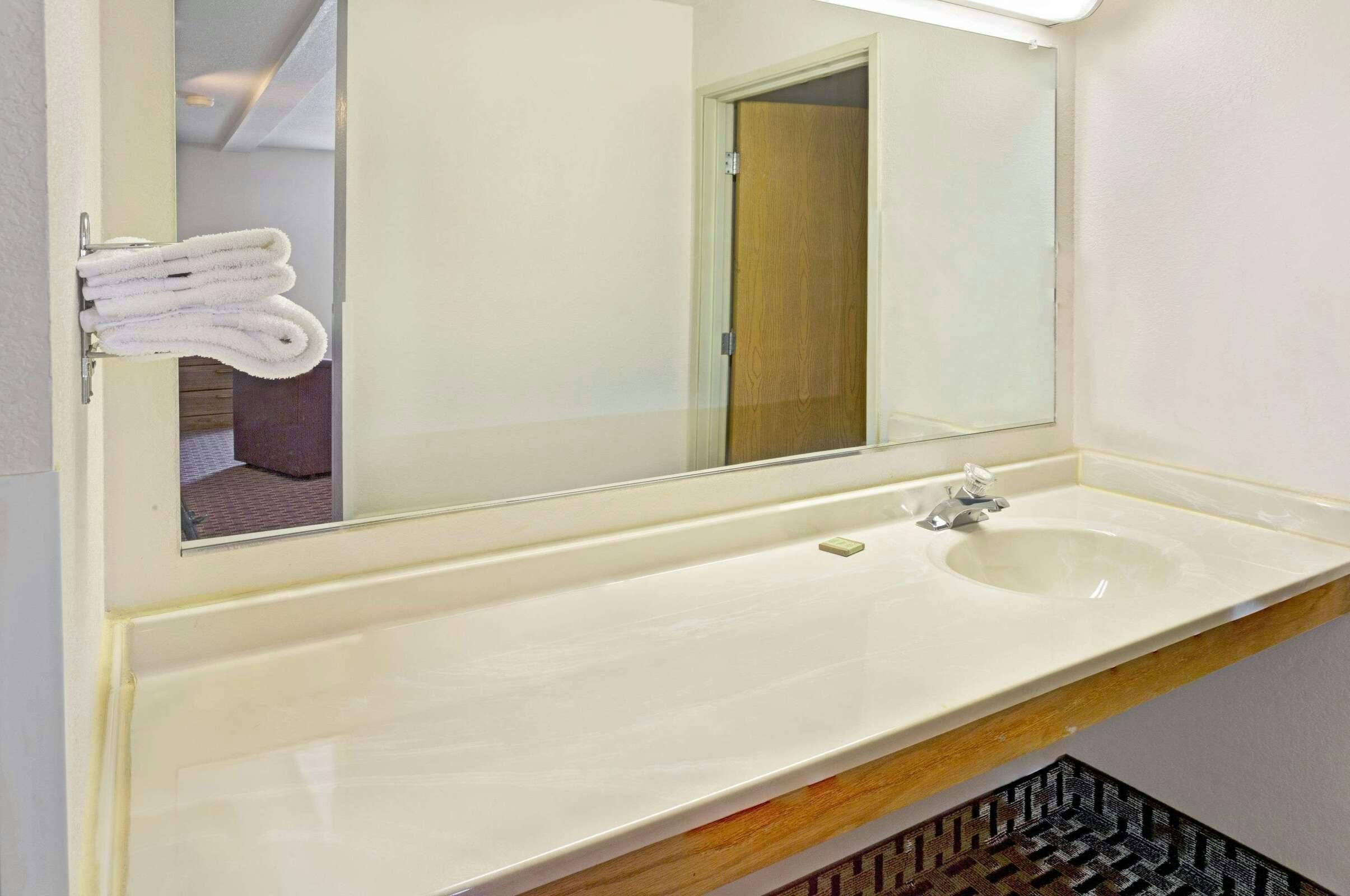 Hotel Super 8 Canonsburg PA photo 4