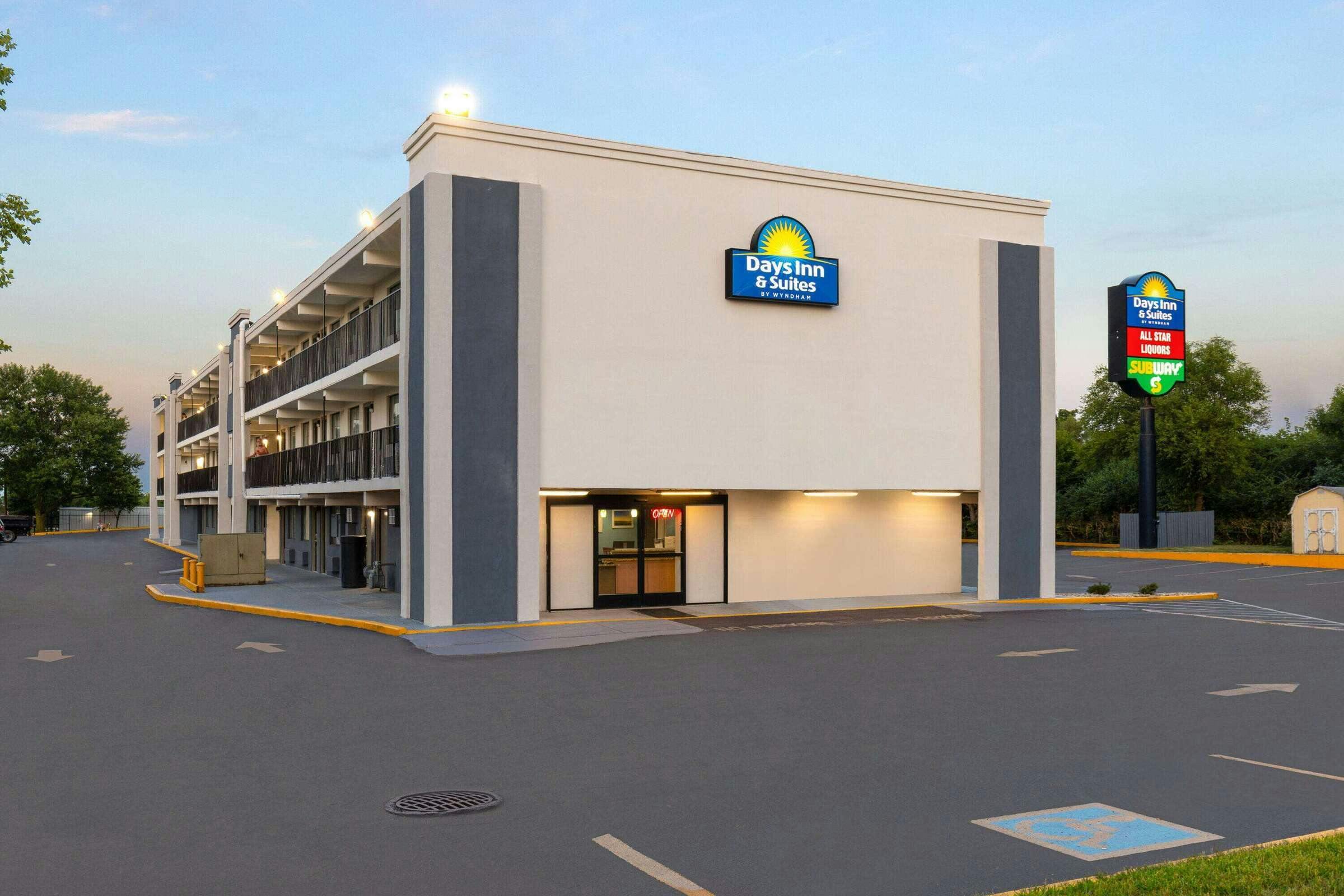 Hotel Days Inn Stes Indianapolis E photo 2