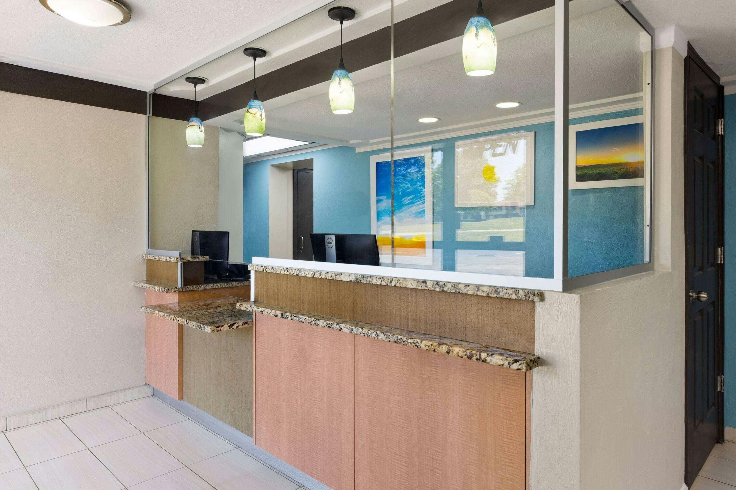 Hotel Days Inn Stes Indianapolis E photo 5