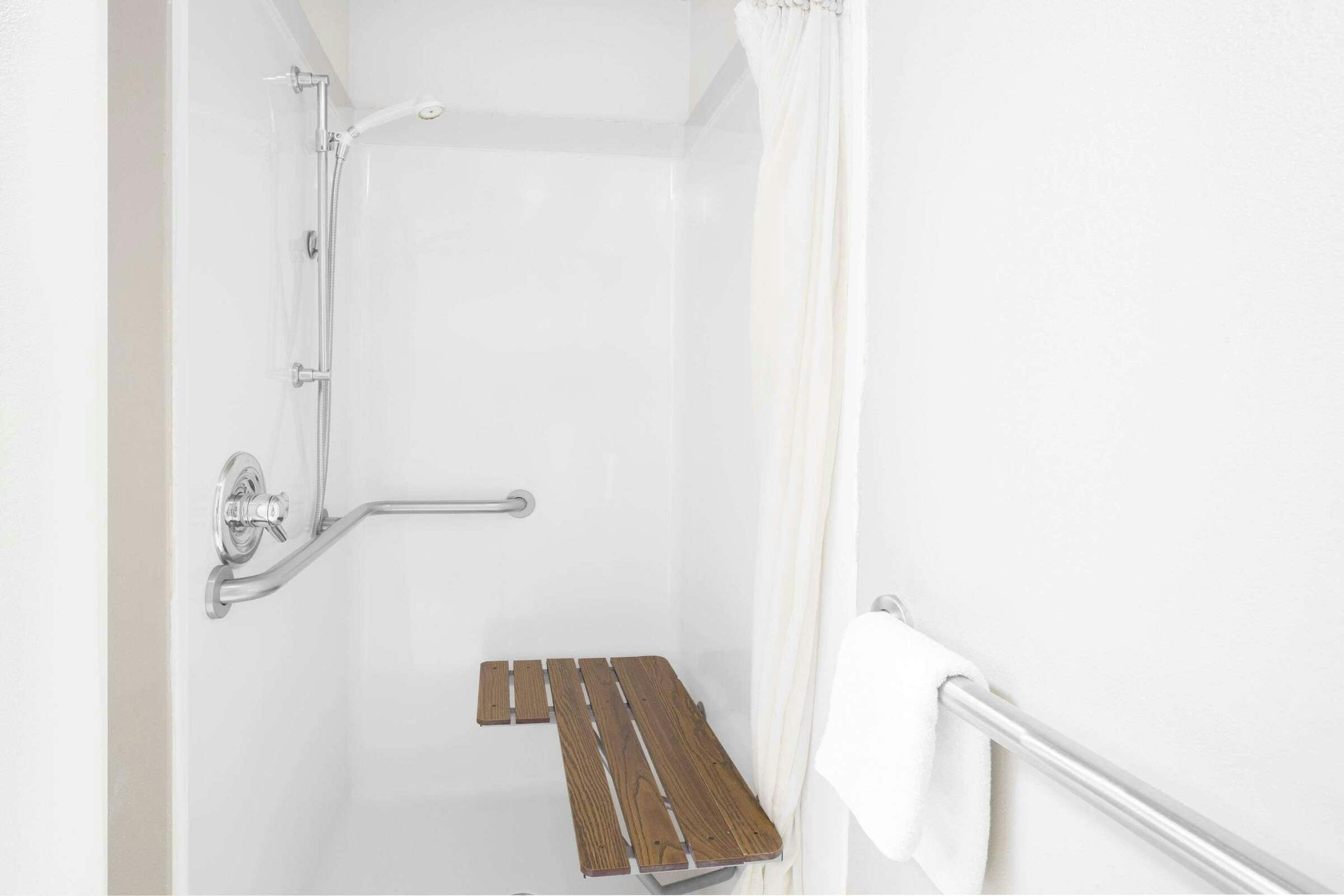 Hotel Days Inn and Suites Pine Bluff photo 2