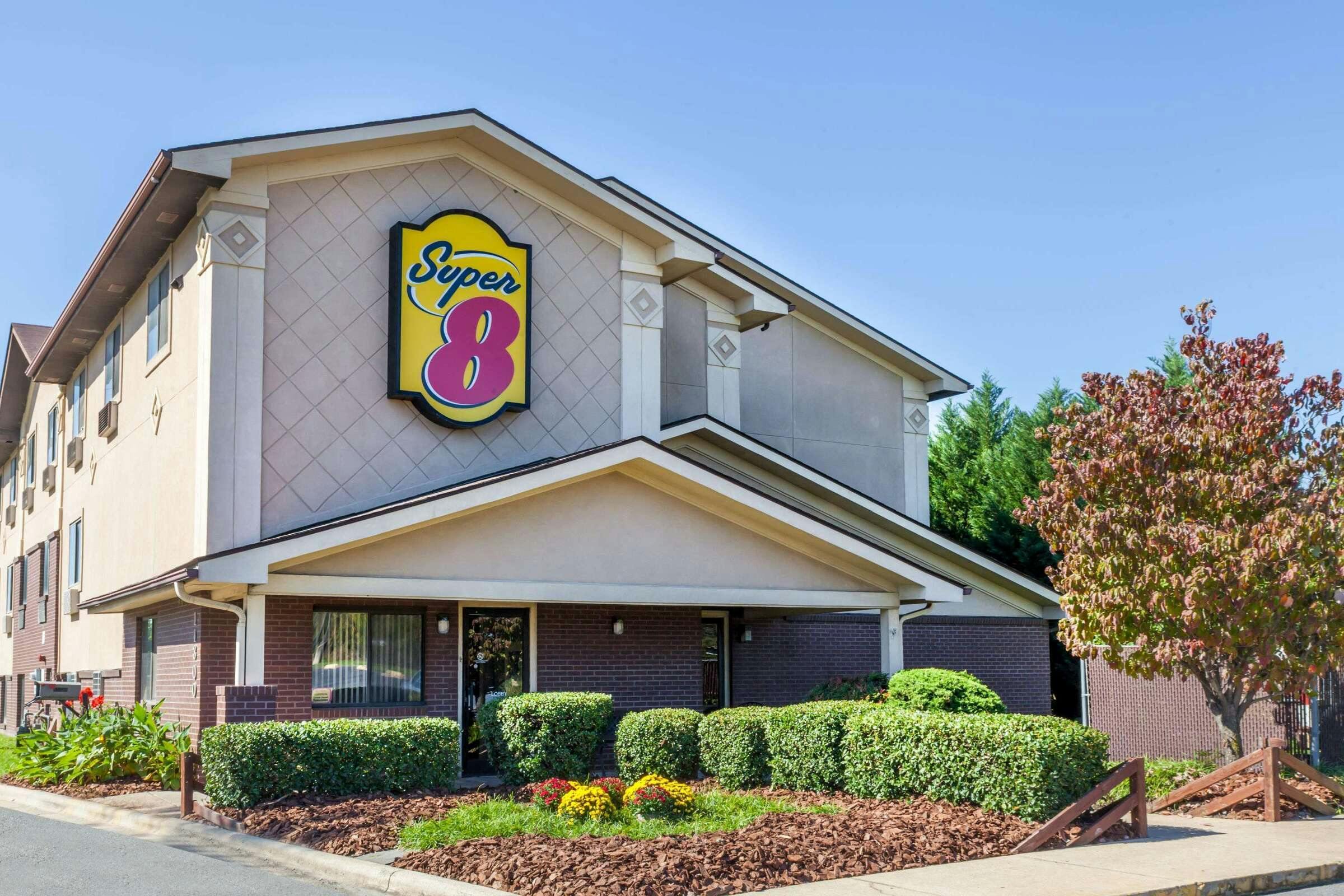Super 8 Charlotte Amusement Pk