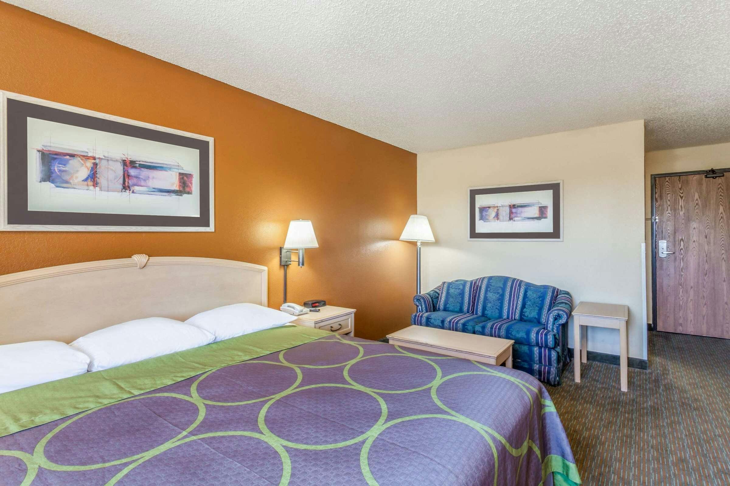 Hotel Super 8 Charlotte Amusement Pk photo 2