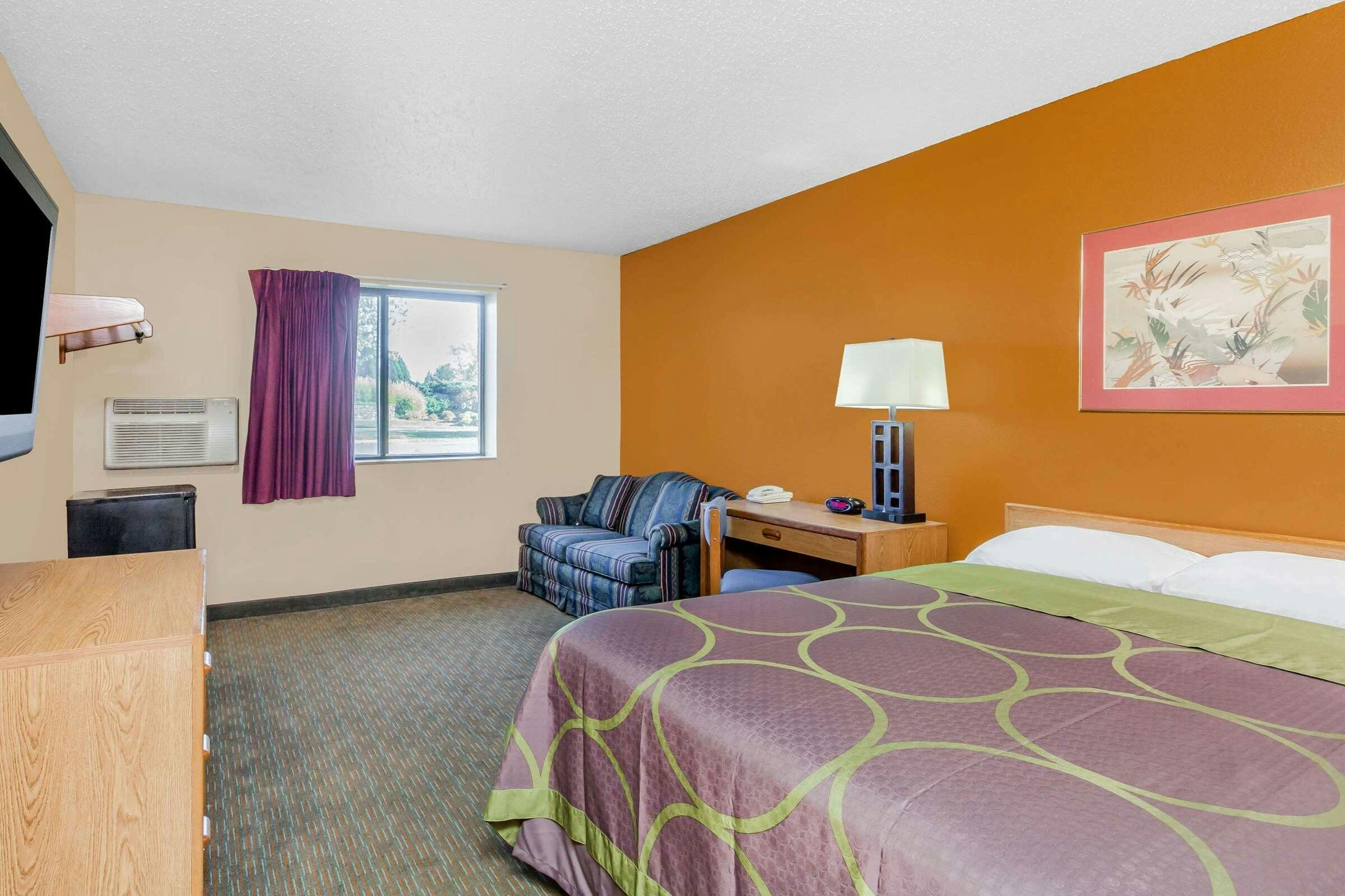 Hotel Super 8 Charlotte Amusement Pk photo 3
