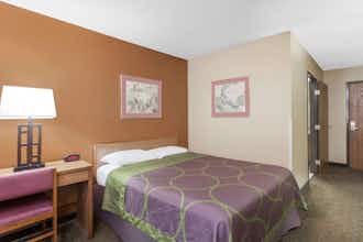 Hotel Super 8 Charlotte Amusement Pk photo 4