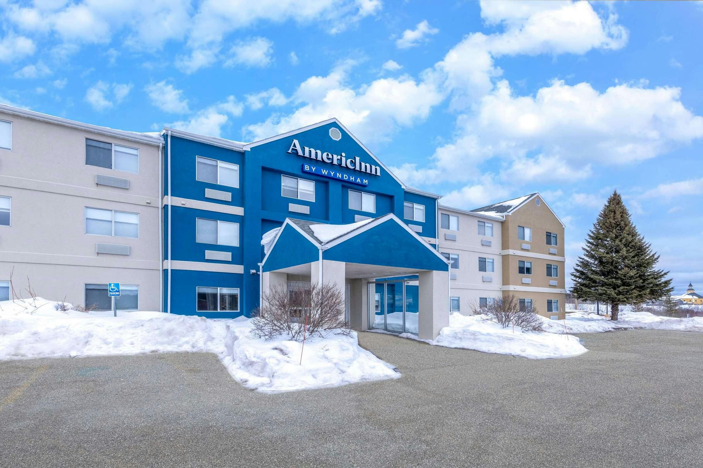 Hotel AmericInn by Wyndham Duluth photo 1