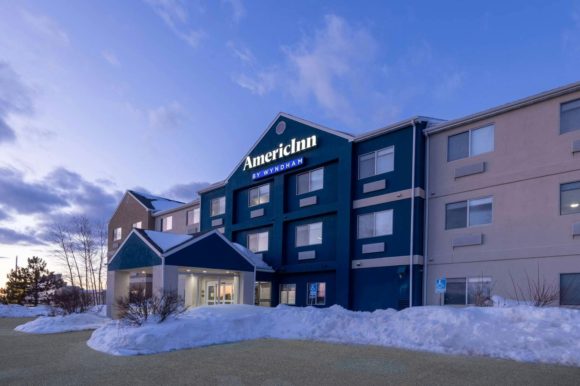 Hotel AmericInn by Wyndham Duluth photo 3