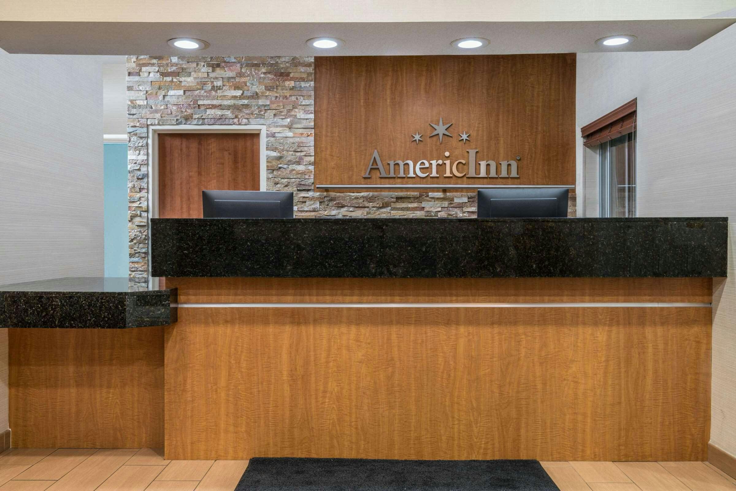 Hotel AmericInn by Wyndham Duluth photo 4