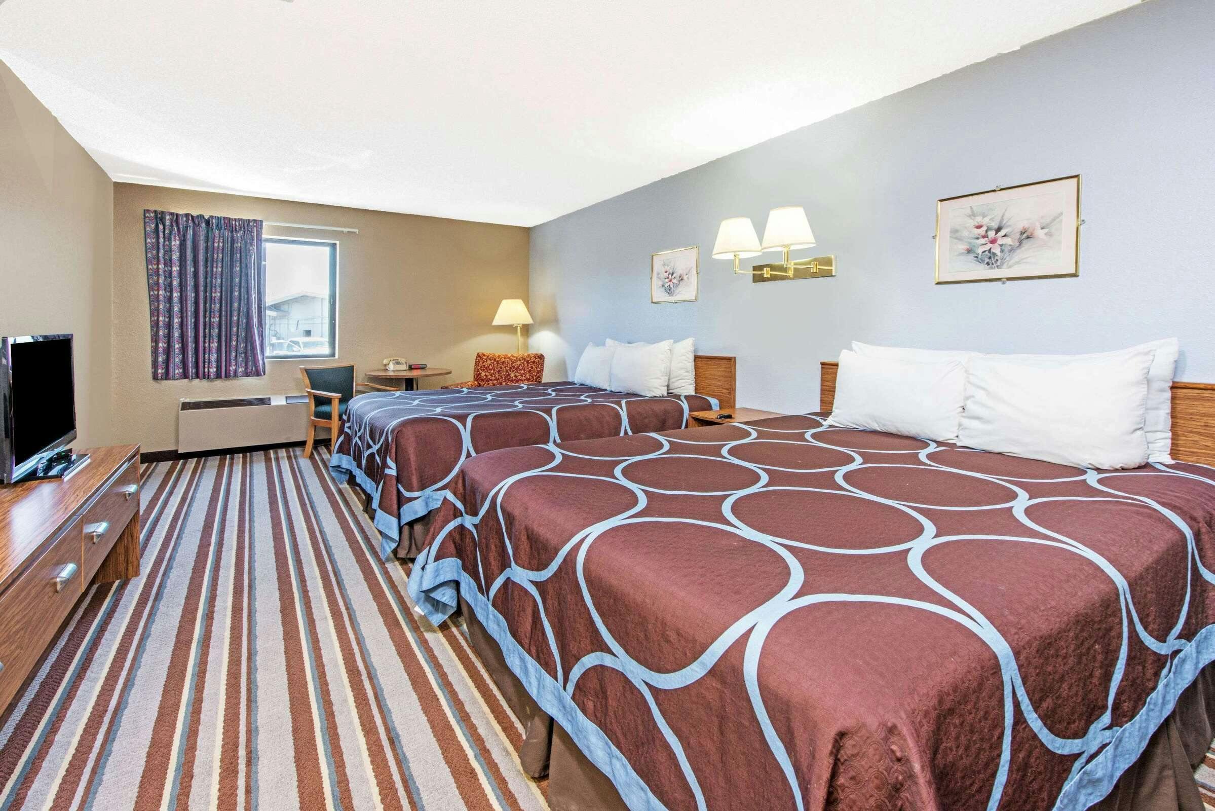 Hotel Super 8 by Wyndham Sullivan photo 1