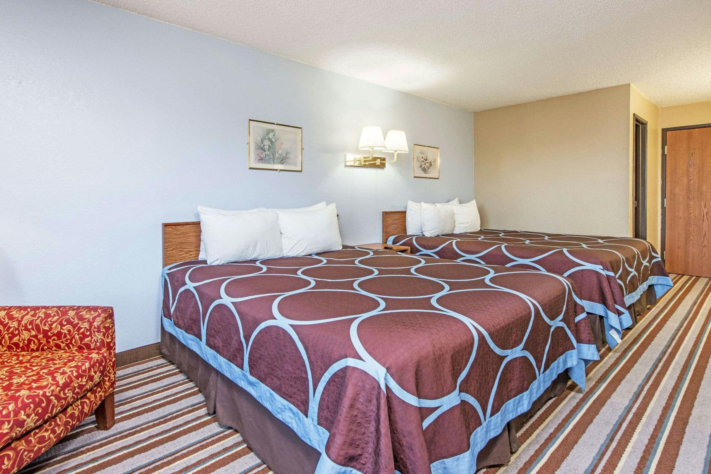 Hotel Super 8 by Wyndham Sullivan photo 4