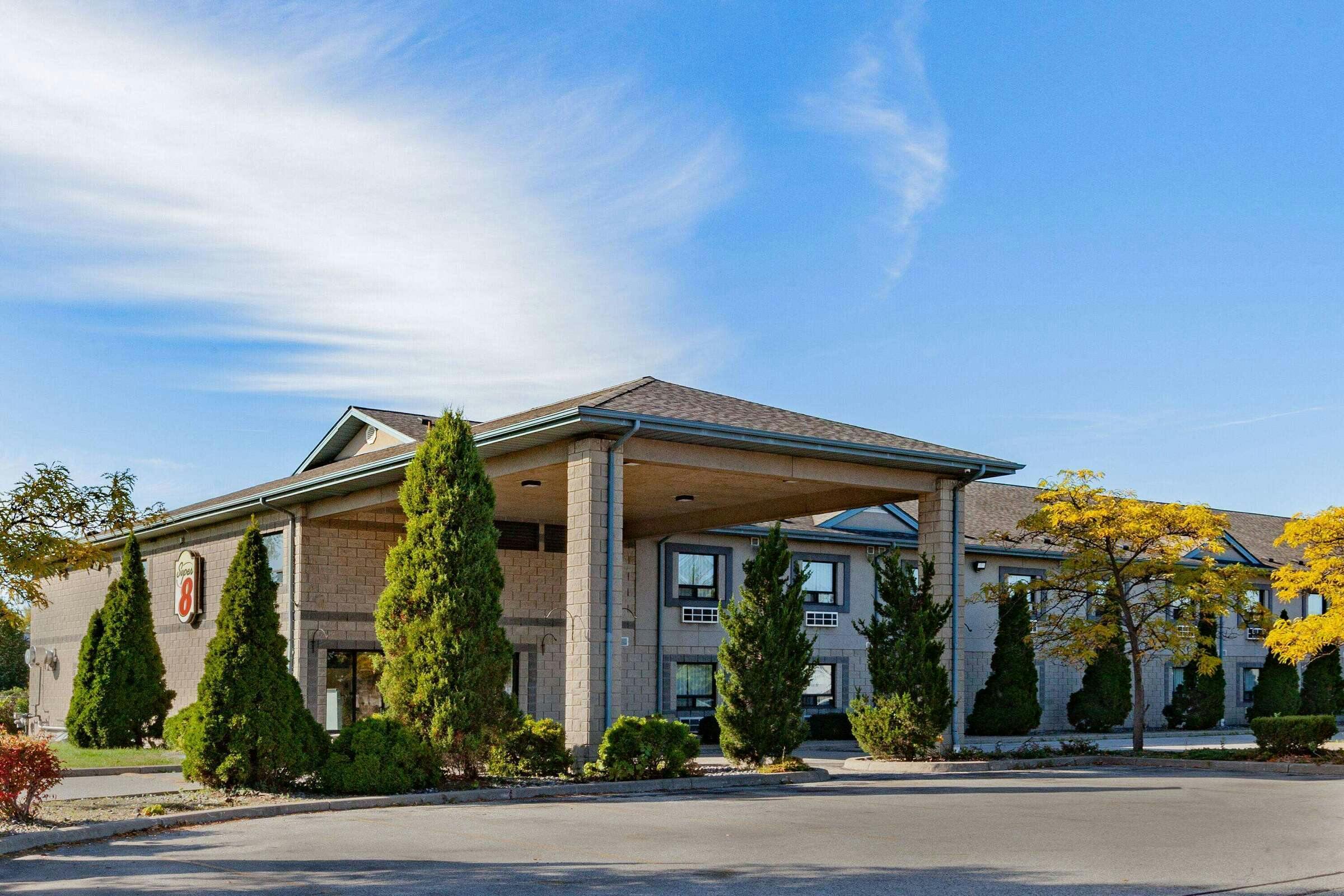 Hotel Sup 8 Windsor Ambassador Brdge photo 1