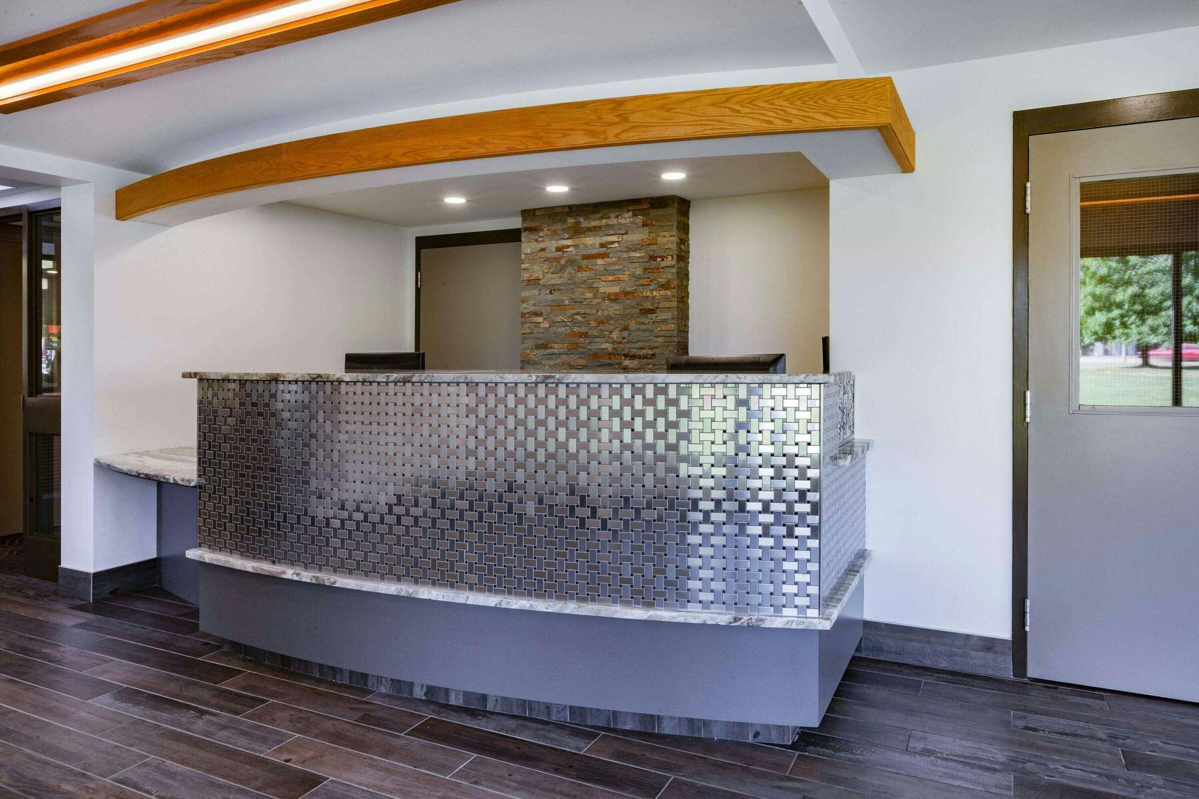 Hotel Sup 8 Windsor Ambassador Brdge photo 5