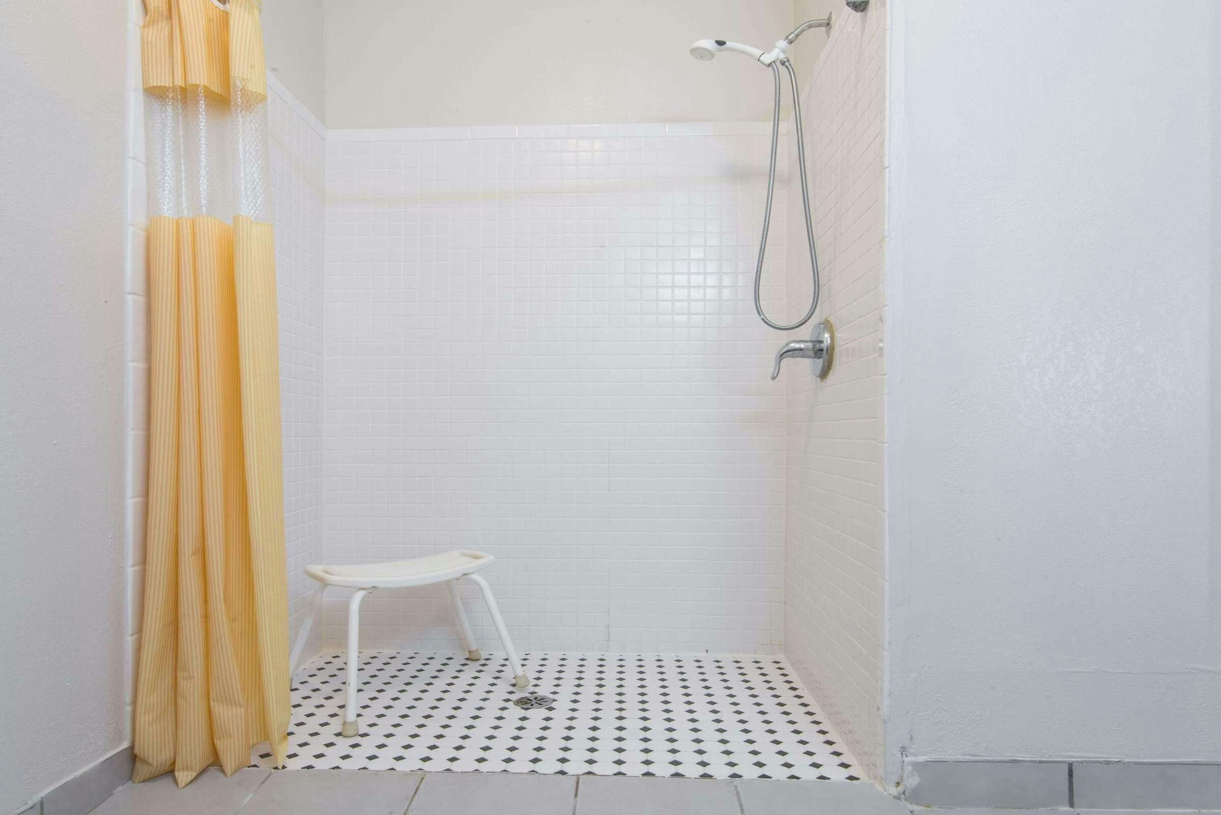 Hotel Days Inn by Wyndham Kansas City International Airport photo 5