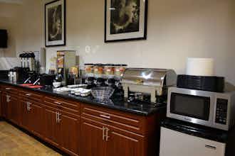 Hotel Ramada by Wyndham Sacramento photo 2