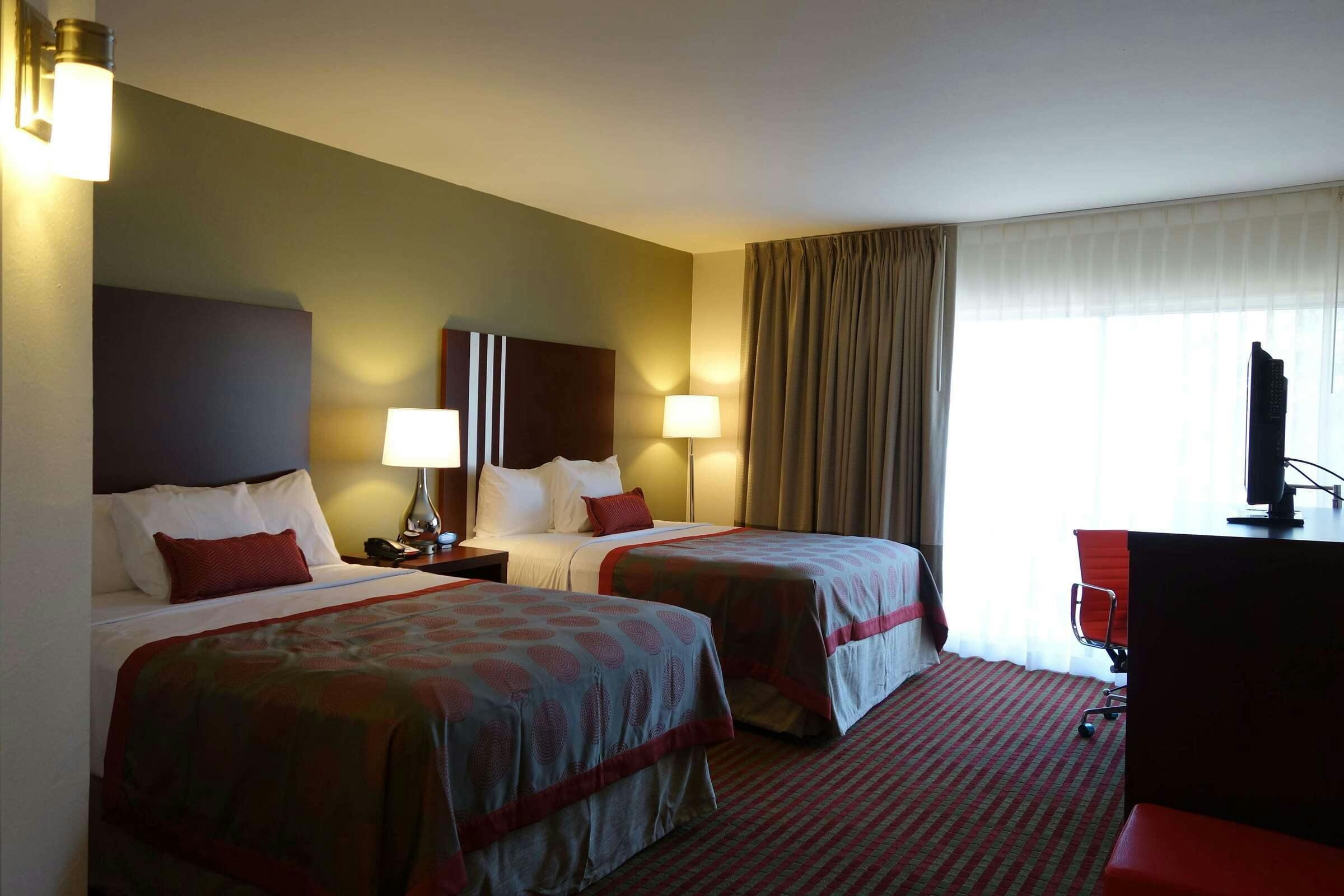 Hotel Ramada by Wyndham Sacramento photo 4