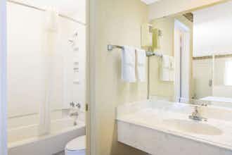 Hotel Days Inn & Suites by Wyndham Marshall photo 2