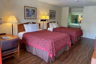 Hotel Days Inn & Suites by Wyndham Marshall photo 4
