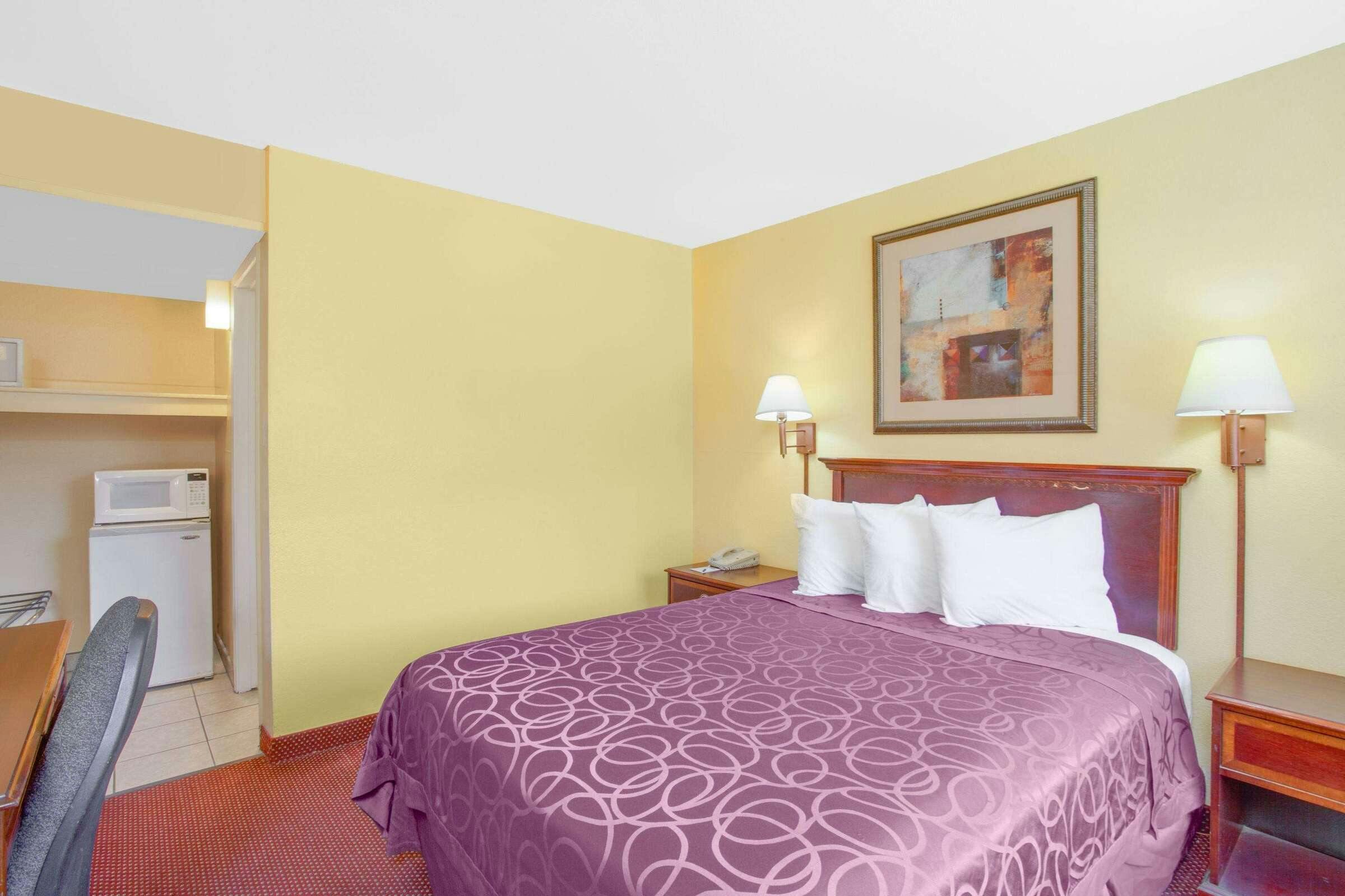 Hotel Baymont by Wyndham Coalinga photo 4